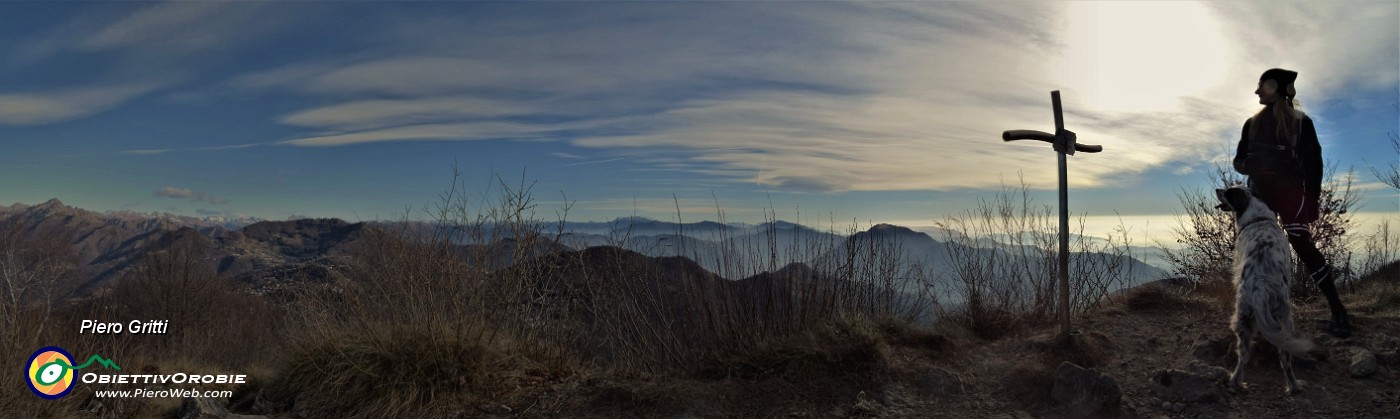 26 Panoramica da cima Podona (1227 m).jpg